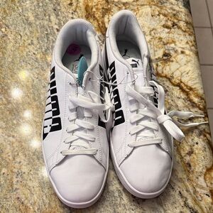 Puma Women's White and Black Sneakers 🆕